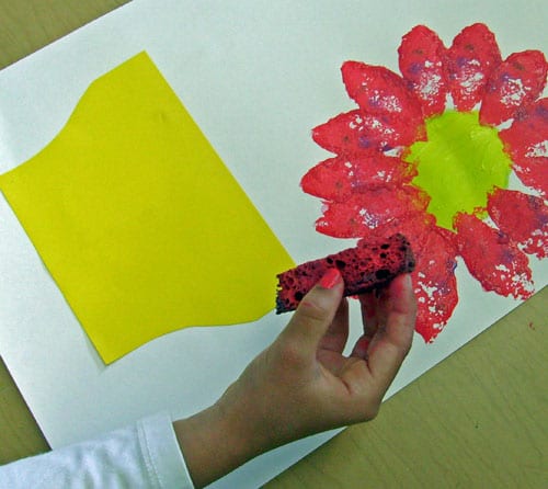 vase and stamped flowers art project for kindergarteners 