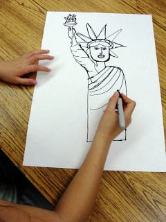 Drawing statue of liberty on paper.