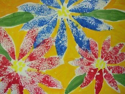 An easy holiday or anytime craft that can turn an ordinary kitchen sponge into a beautiful piece of art. Great printmaking art project for kids.