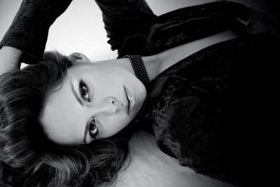 fashion-woman-in-black-and-white