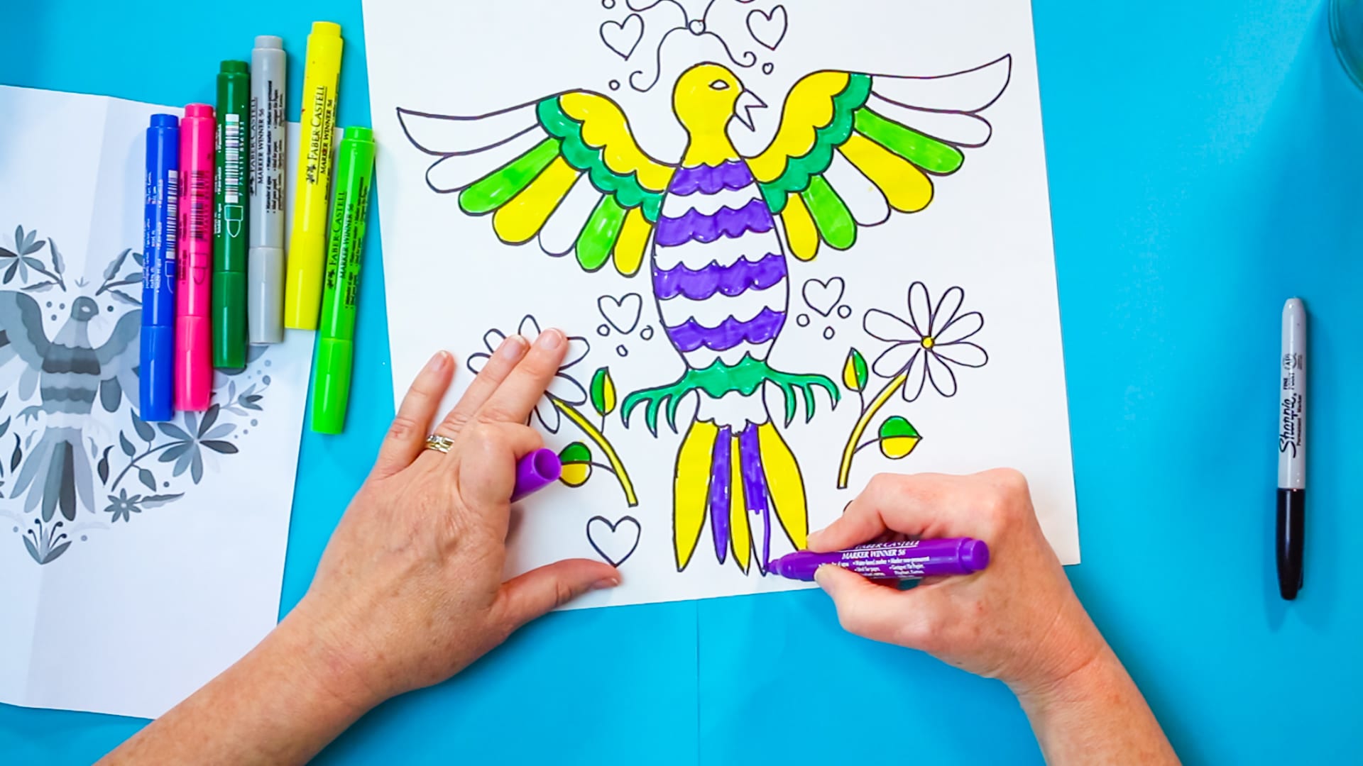 Using markers and line drawings for teaching art on a cart